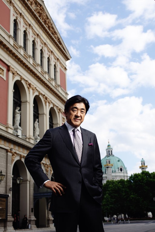 Wo alles begann: Yutaka Sado vor dem Wiener Musikverein